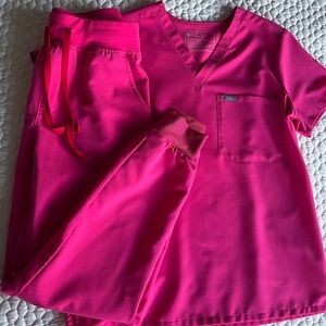 FIGS Scrub Set – Shocking Pink (Size: Small / Regular)